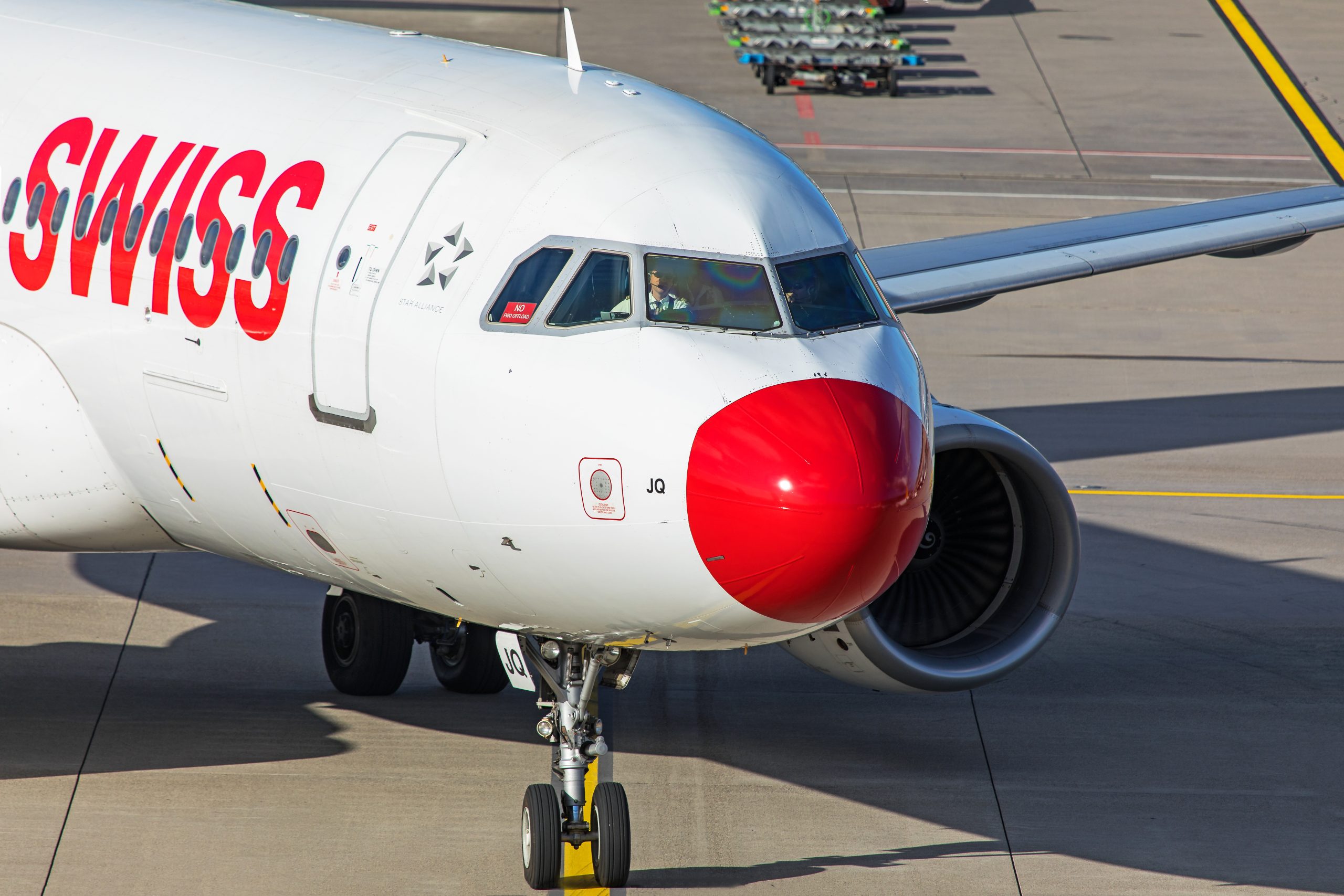 Swiss-Airbus-A320 01